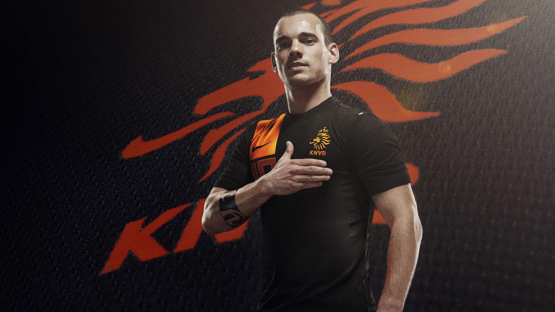 为见偶像一面，中国球迷藏身球场通风管道八小时！詹皇铁粉震撼全网，狂热举动引热议