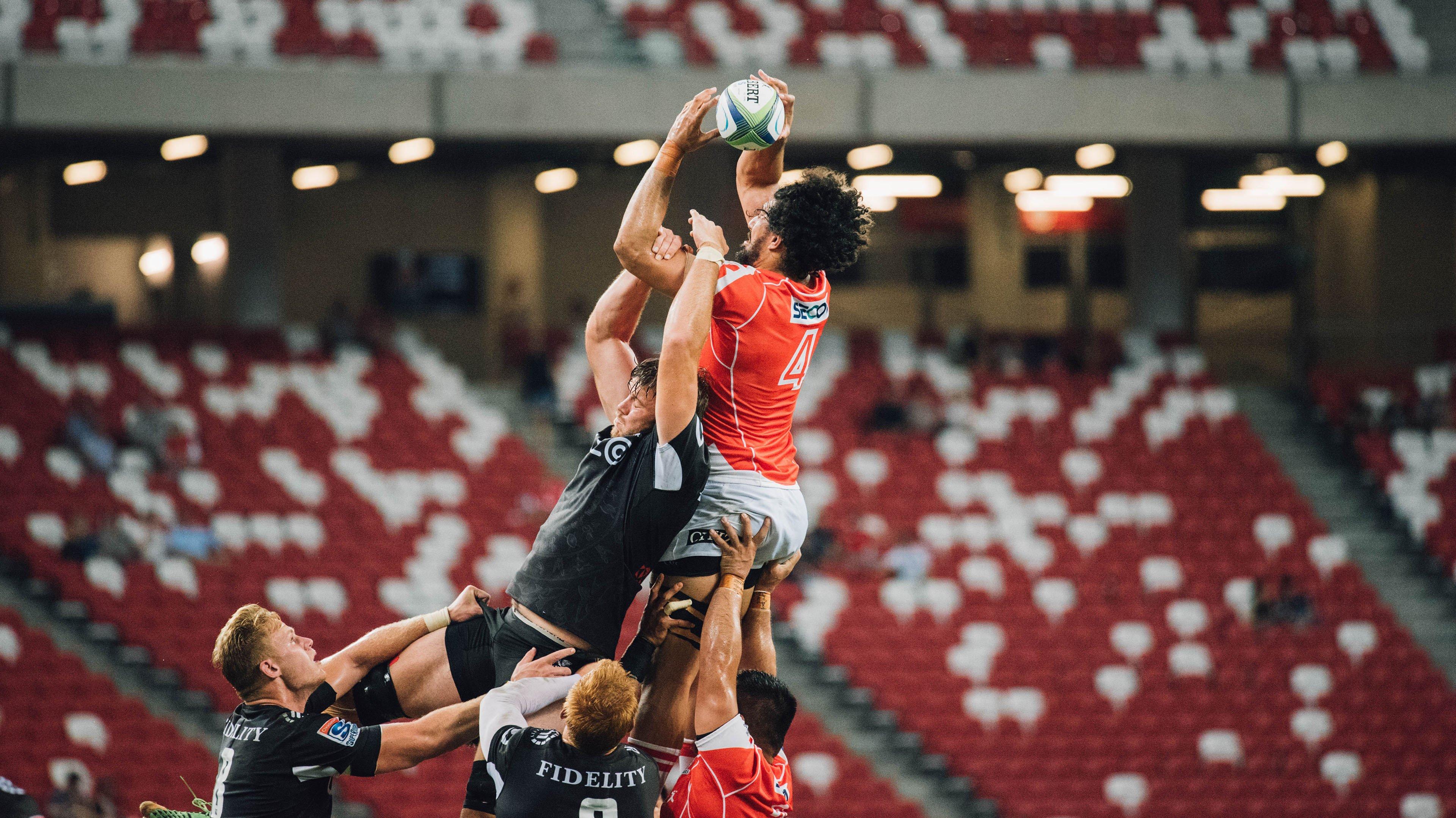 卢卡惊叹勒布朗背靠背传奇演出，41岁的他，独一无二的存在